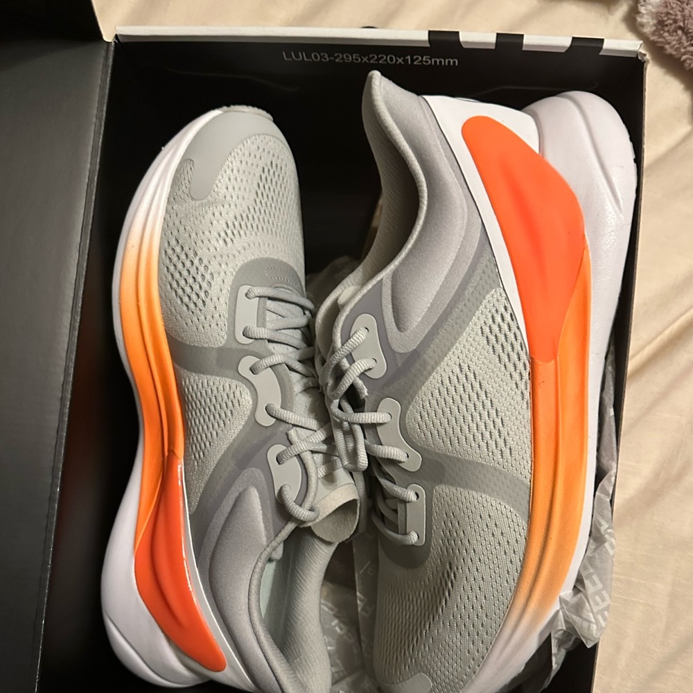 BRAND NEW LULULEMON BLISSFEEL RUN